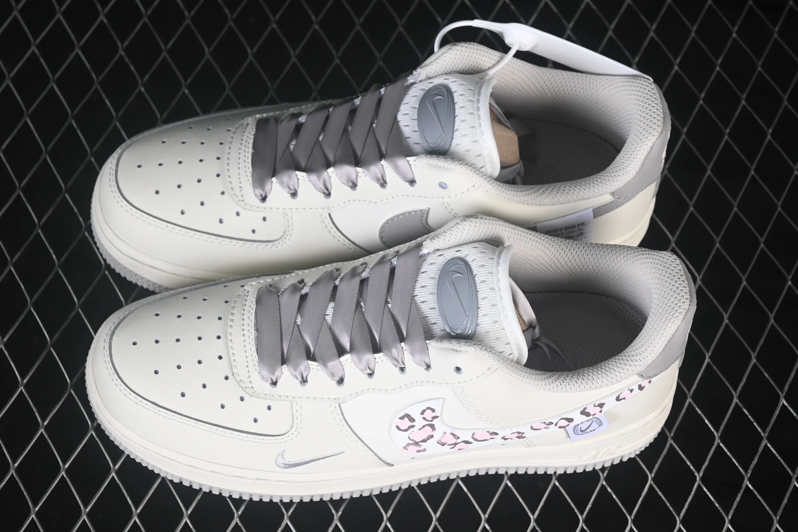 All Categories Nk Air Force 1 Air Force Series Nk Air Force 1 Low Air Force Low Nike Air Force 1'07 Low "Milk Gray Leopard" Hand-painted Graffiti Milk Gray Leopard Air Force One Low-top Casual Shoes FB1839-323
